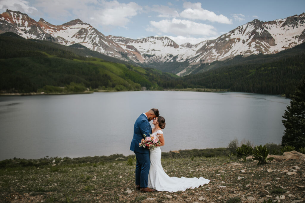 Beautiful eloping couple in the snowy mountains of Telluride.